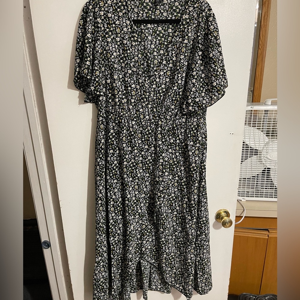 Floral dress. Worn once. So comfortable and flowy.